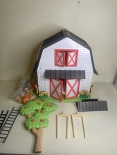 Honey Bee Acres Harvest Festival Barn Playset W/ 4 Mini Figures Assorted Pieces