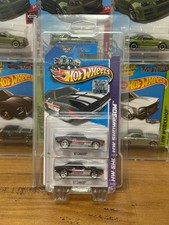 Hot Wheels Showroom 2013 '67 Camaro Factory Sealed Super & Regular w/Protector