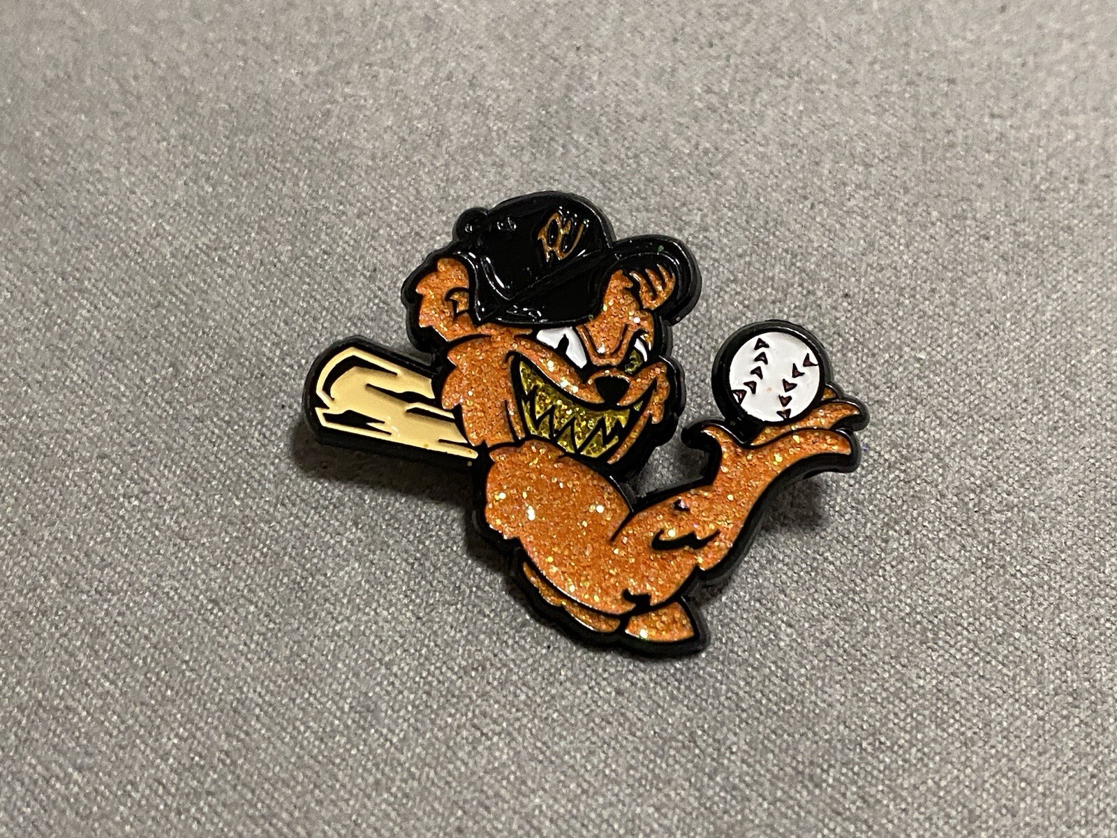 Pinzcity Orange Glitter Black Gold Glitter Teeth Strong Arm Hat Pin Limited