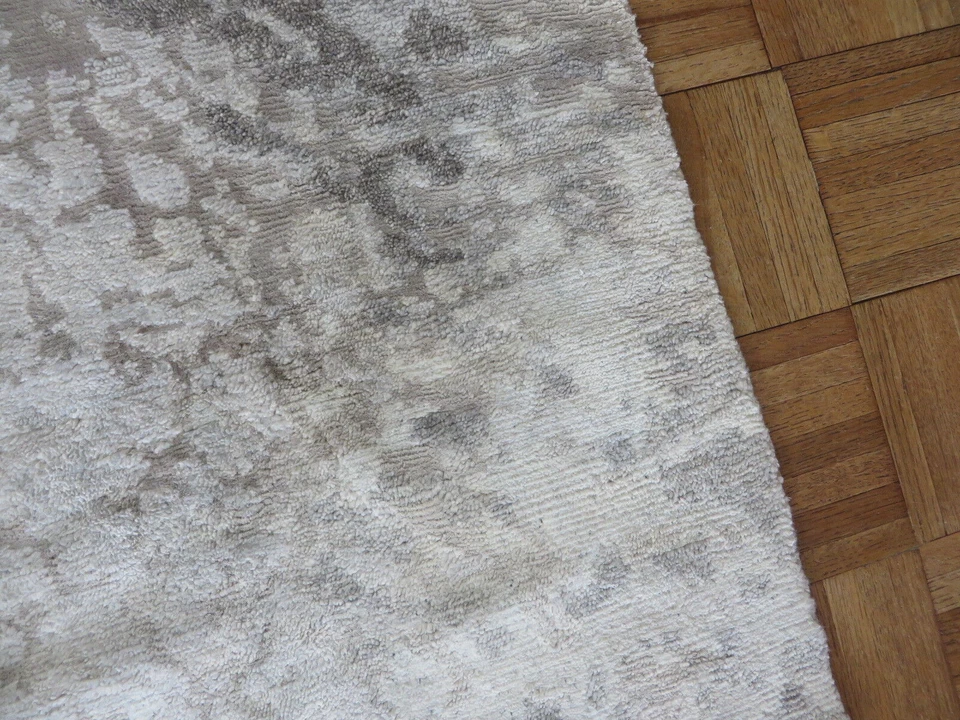 2 x 3 Hand Knotted Gray Modern Tibetan Oriental Rug With Silk G4904 - Image 3 of 4