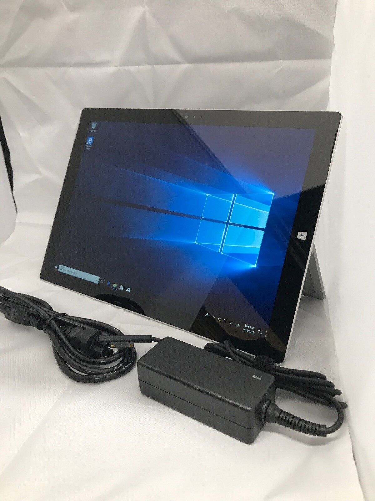 Microsoft Surface Pro 3 Wi-Fi, 12in - Silver 64/128/256 GB i3/i5/i7 Processor