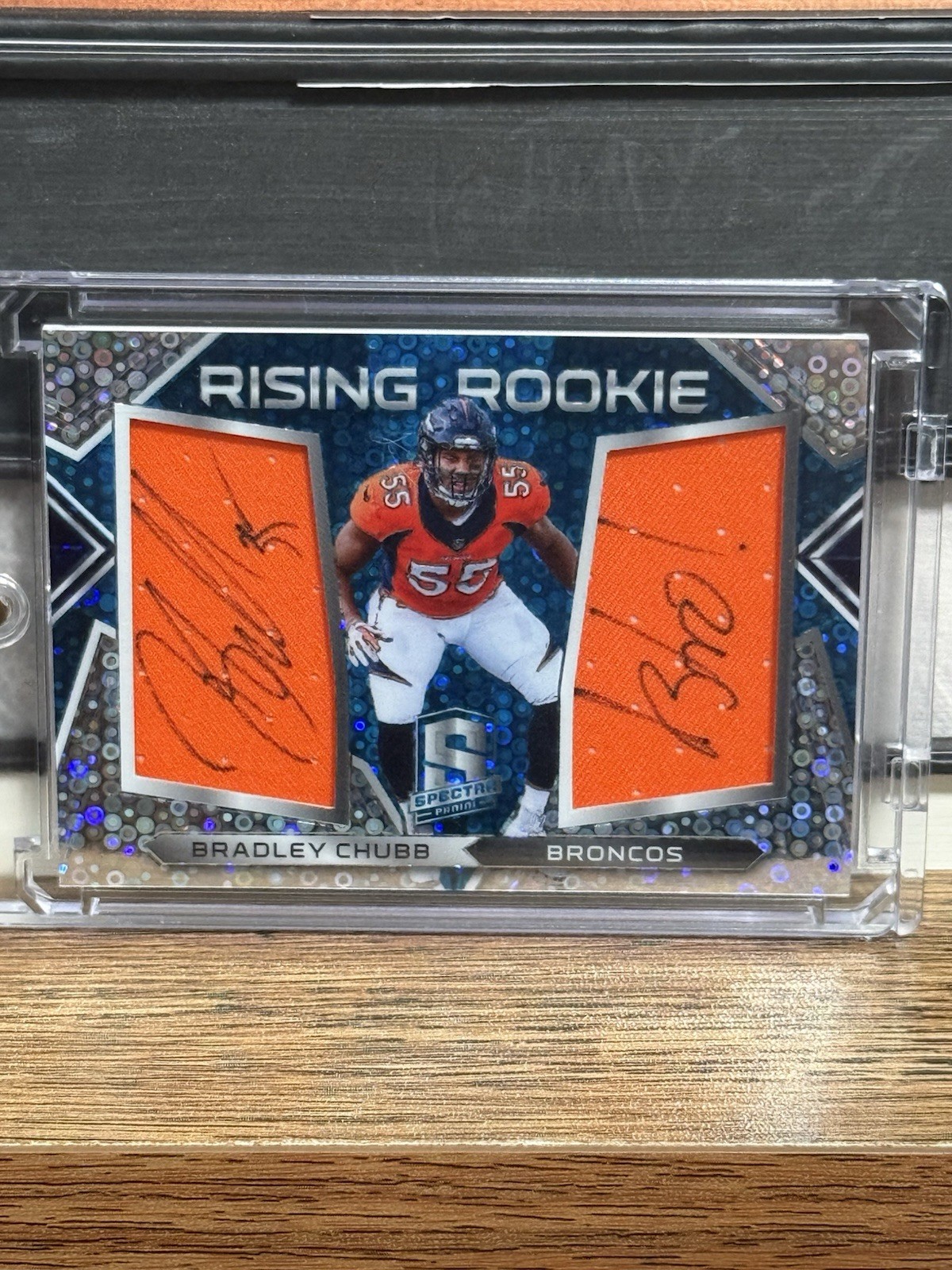 2018 Panini Spectra - Rising Rookie Materials Bradley Chubb #22 Auto /99