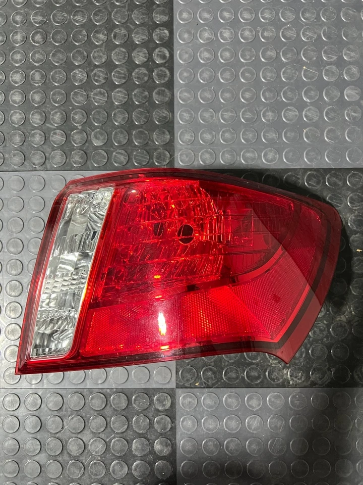 2008-2014 SUBARU IMPREZA WRX STI LANTERNAS TRASEIRAS ESQUERDA DIREITA FABRICANTE DE EQUIPAMENTO ORIGINAL - Imagem 4 de 4