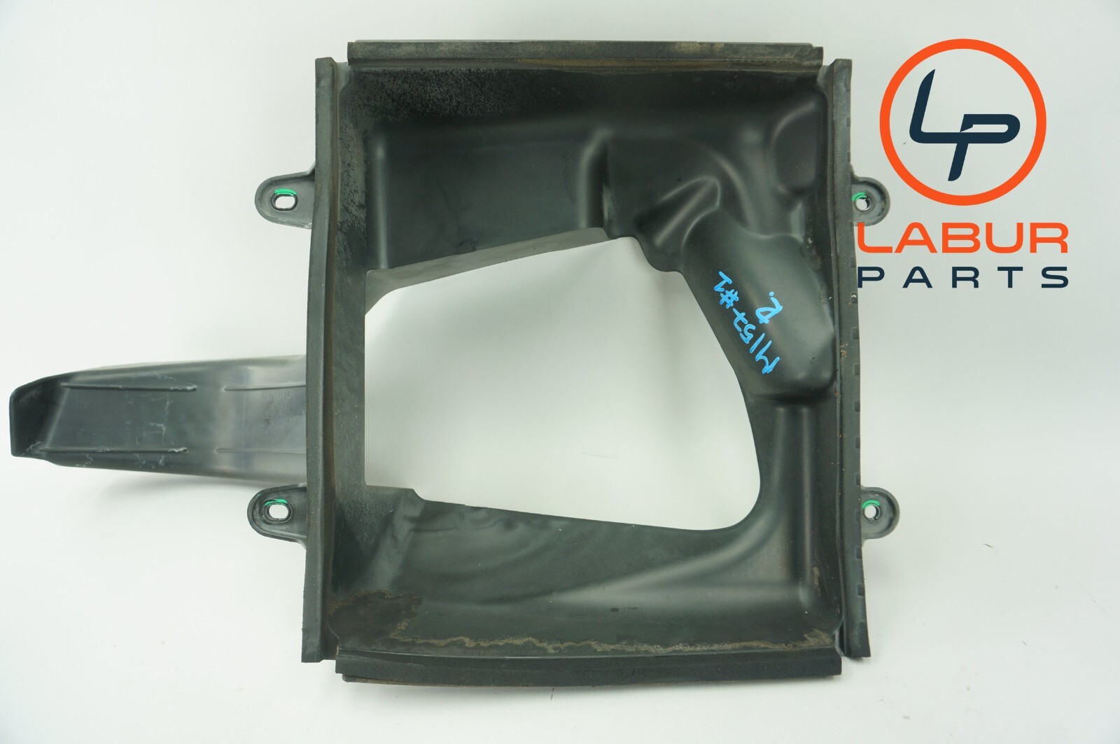 M157 14-17 Maserati Ghibli Front Right Side Intercooler Air Duct Shroud Z4768