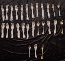 Pfaltzgraff Stainless Flatware Greenwich 27 Piece Lot Of Spoons and Forks