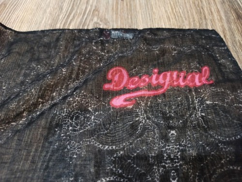 Sciarpa scialle donna Desigual taglia 77/44 pollici nero multicolore floreale - Foto 14 di 14