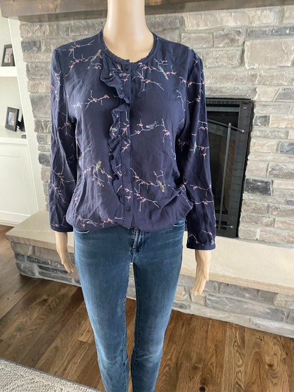 Hinge Size Medium   Floral Long Sleeve Button Front Blouse - 019