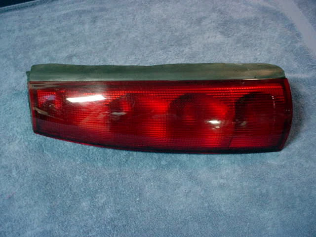 LÁMPARA DE LUZ TRASERA Carcasa cápsula DERECHA Lado del conductor trasero OEM Chevy LUMINA APV Van Foto 2 de 4