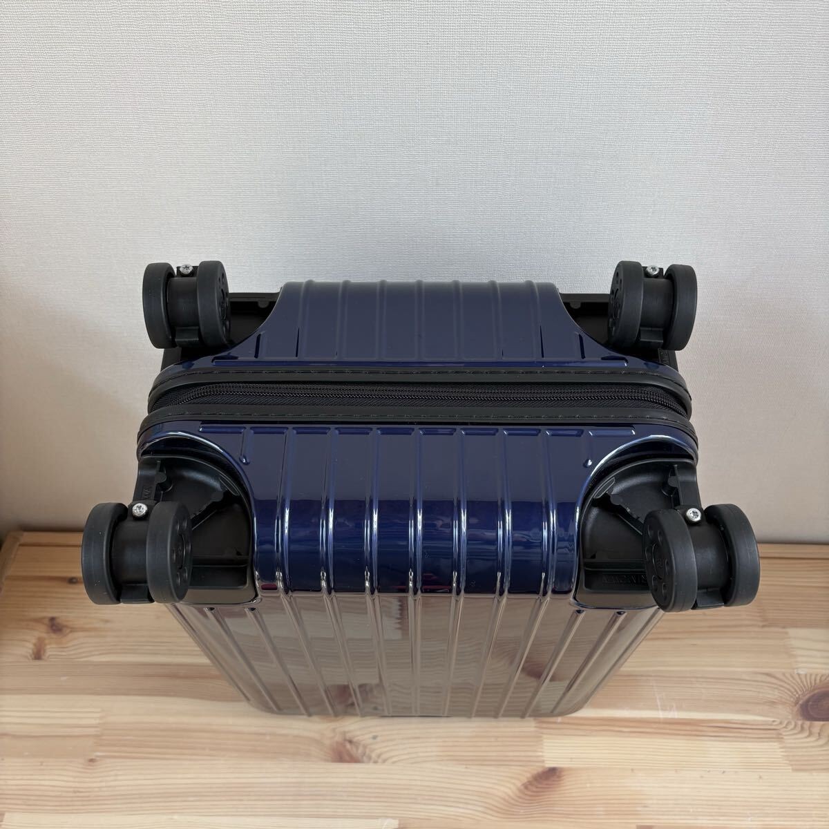 Rimowa Essentials Lite Mini 19L Navy 4 wheels Carry Case Suitcase