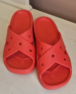 Crocs Sandals Coral Pink Womens Cross Strap Sandals Coastal Beachy Rubber Sz 8