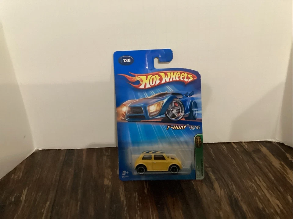 2005 Hot Wheels Treasure Hunt #10/12 Morris Mini Cooper Yellow with Real Riders - Image 2 of 4