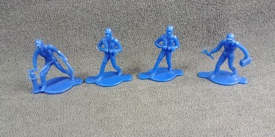 4 Blue B29 US Bomber Plane Flight Ammo Mechanic Plastic Toy Figure Vintage 40mm