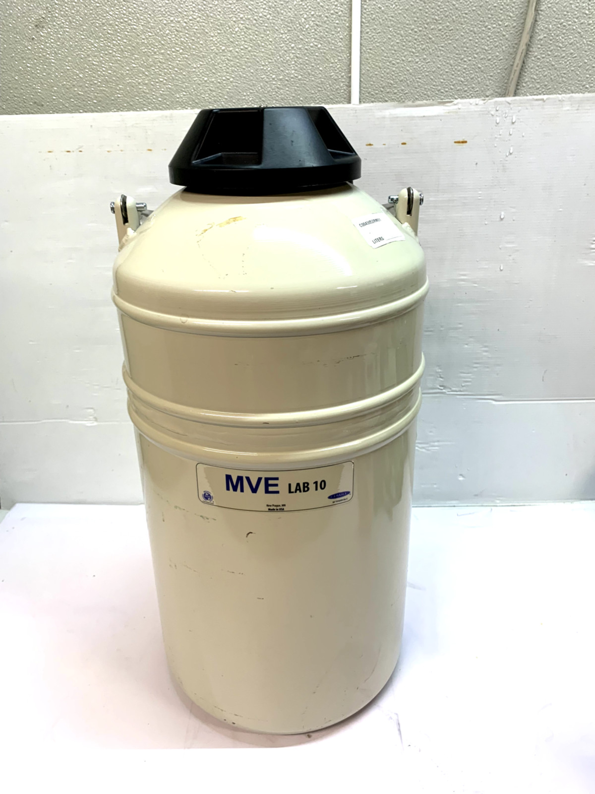 MVE Lab 10 Liquid Nitrogen UN 1977 10 Liter Tank S8739