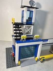 LEGO CITY: Police Station (60141)