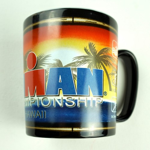 TAZZA CAFFÈ GRANDE VINTAGE FORD IRONMAN WORLD CHAMPIONSHIP TRIATHLON KONA HAWAII HI - Foto 4 di 7