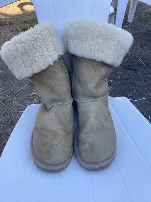 UGGS tall tan boots W8