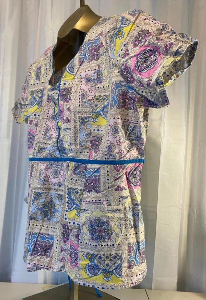Baby Phat Women's Multi-Color Print Scrub Top V Neck Short Sleeve Size XL - Image 3 of 4