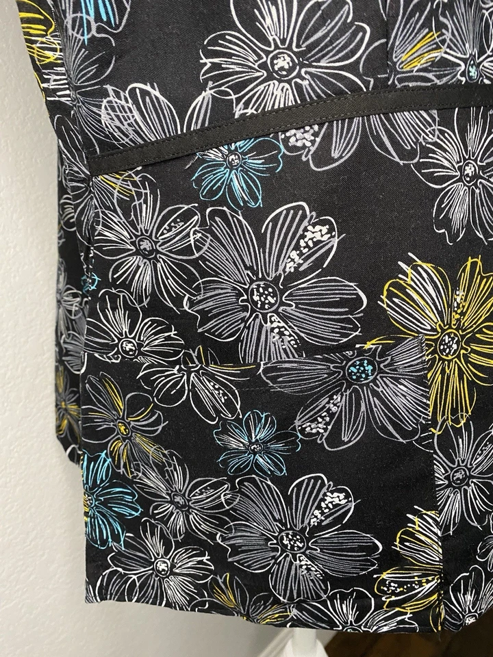 Peaches Women's Black Yellow Floral Scrub Uniform Top Nurse Medical Size Large - Image 2 of 4