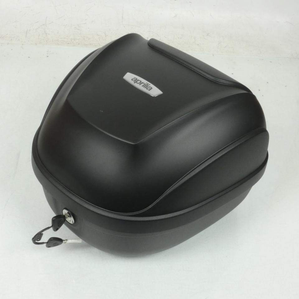 Top case 32L Aprilia SR GT 200 fini le sac à dos lourd en scooter