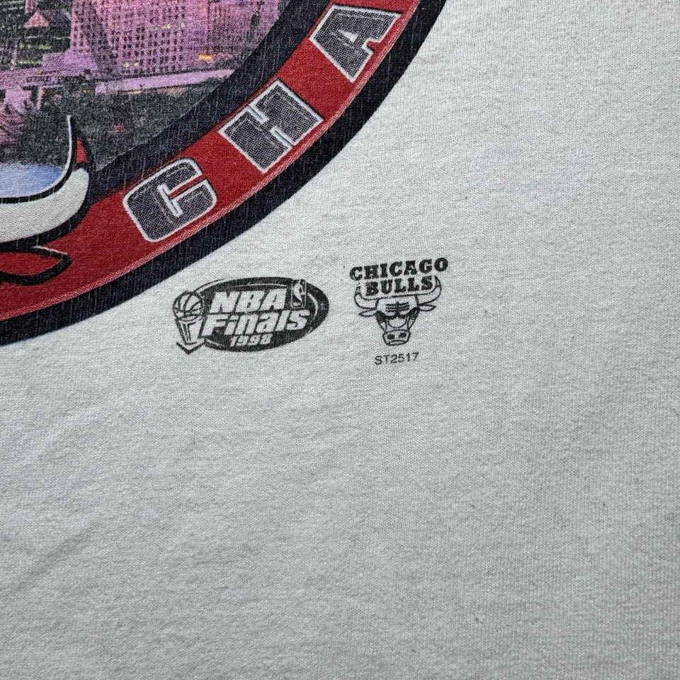 Camiseta De Colección Años 90 Starter Chicago Bulls 1998 Finales NBA Envejecida Grande Foto 3 de 4
