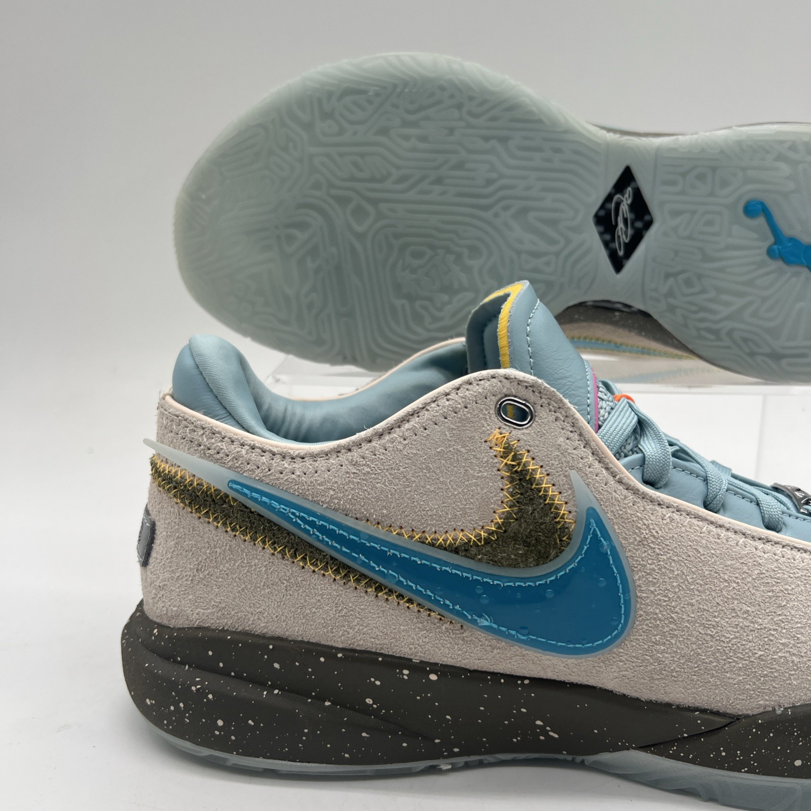 Mens Size 9.5 Nike Lebron XX DV9090 801 Guava Ice/Blue Basketball Shoes NEW thumbnail 3