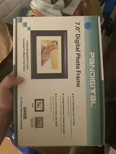 Pandigital 7" Digital Photo Frame 64MB with Two Interchangeable Frames