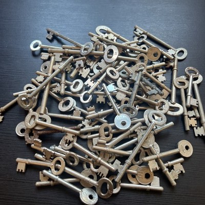 Alter Vintage Schlüsselkasten Schrankkasten Schubladentürschlösser Skelettschlüssel etc (AE) 1kg +