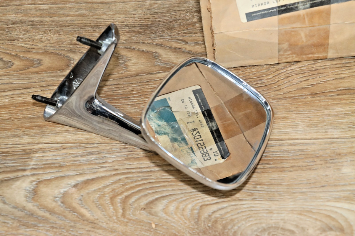 GM 20155983 LH Manual Door Mirror 1980-1990 Chevrolet Caprice El