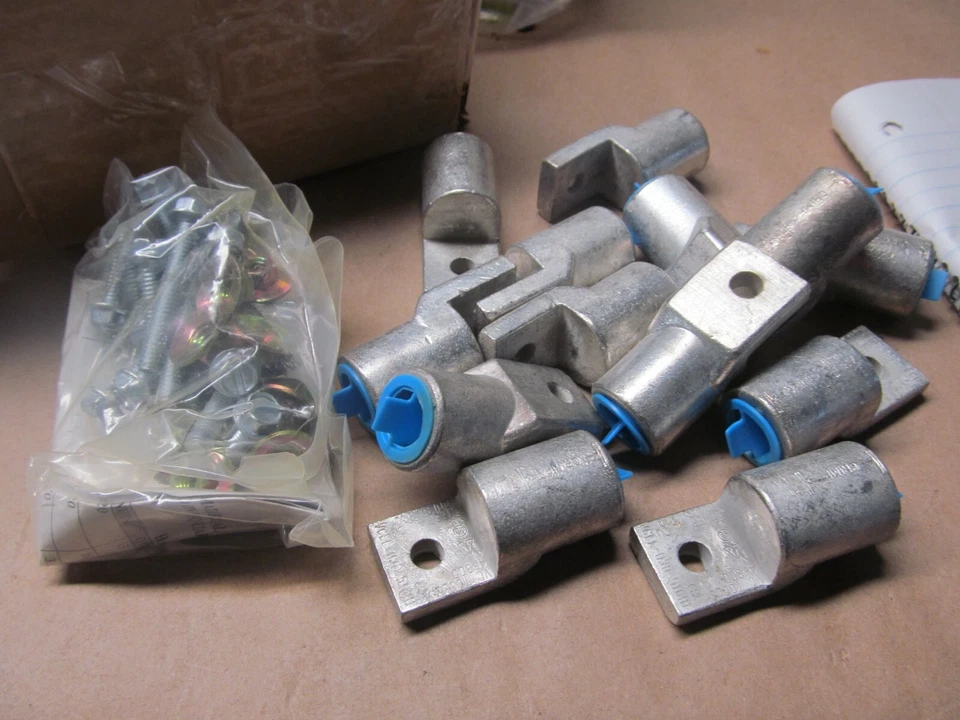 KIT DE TERMINALES CUADRADOS D 9001-SK2 CON TERMINALES DE COMPRESIÓN 13-350 MCM Y HERRAJES B-288 Foto 3 de 3