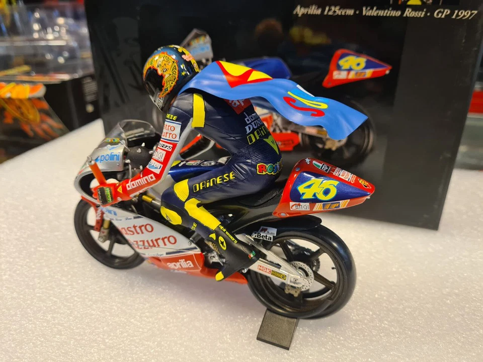 SET APRILIA 125 TEAM NASTRO AZZURRO V.ROSSI 1997 1/12 + FIGURINO RIDING 1997 - Immagine 2 di 4