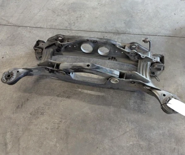 2001-2013 Toyota Highlander AWD Rear Subframe Crossmember Engine Cradle OEM Foto 2 de 4