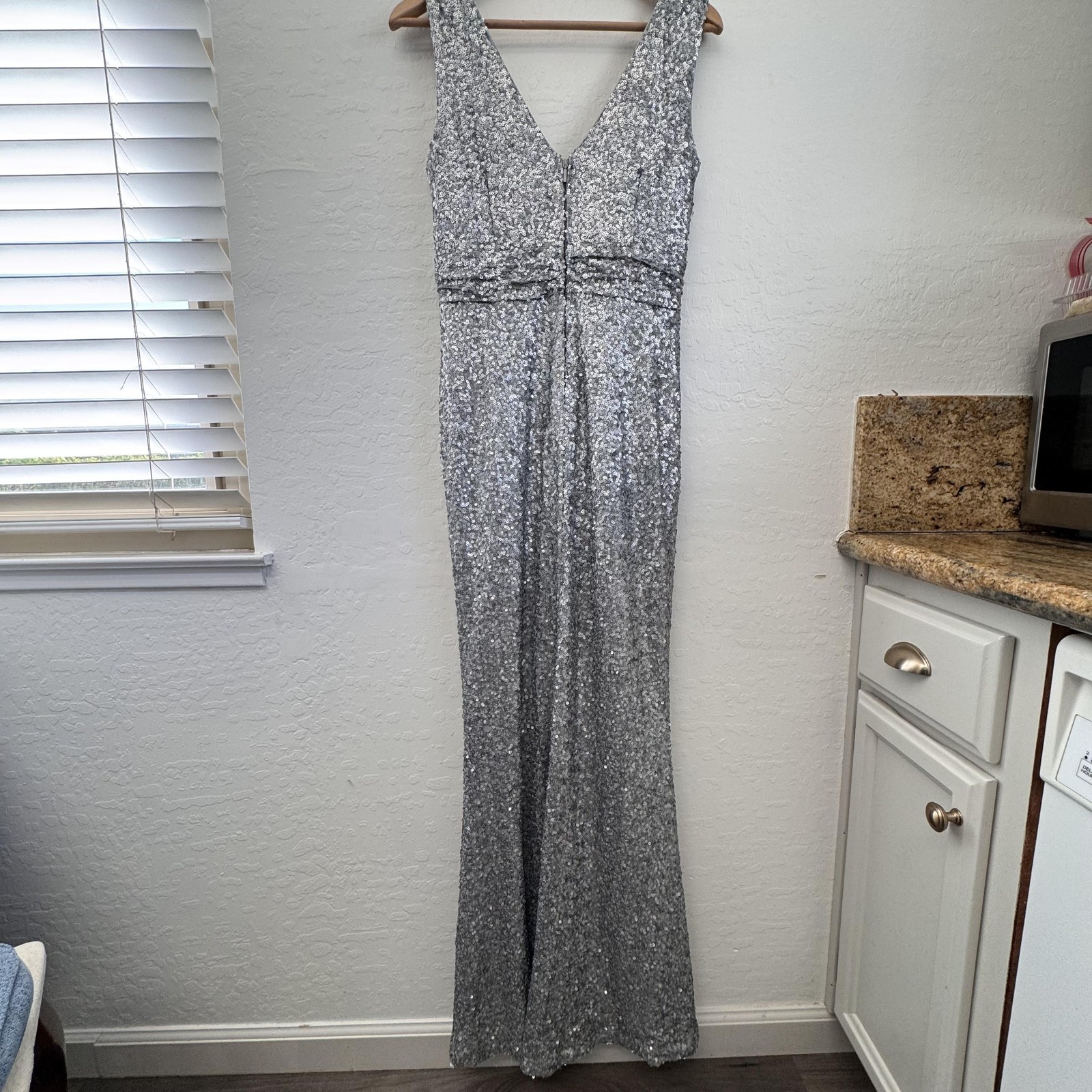 Belle Badgley Mischka Dress Womens 6 Silver Sequin V Neck Evening Maxi Gown