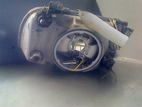 Phare gauche occasion VOLKSWAGEN VENTO Phase 1 - 1.8i 90ch - Photo 2/2