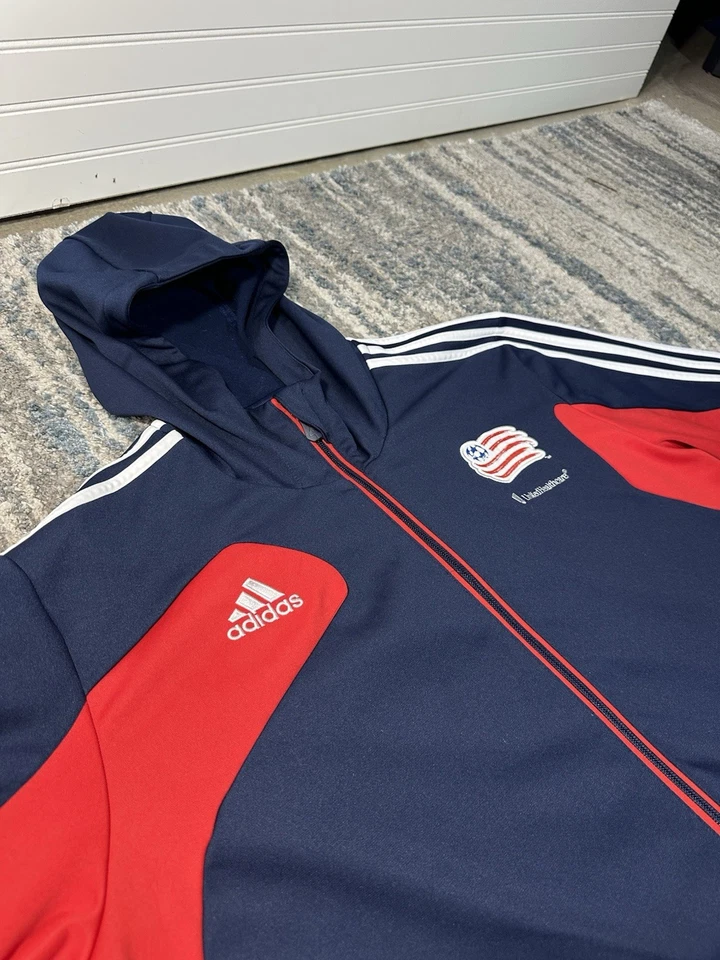 Adidas MLS NEW ENGLAND REVOLUTION Fútbol Hombre’s Talla XL Calentamiento Sudadera con Capucha Foto 2 de 4