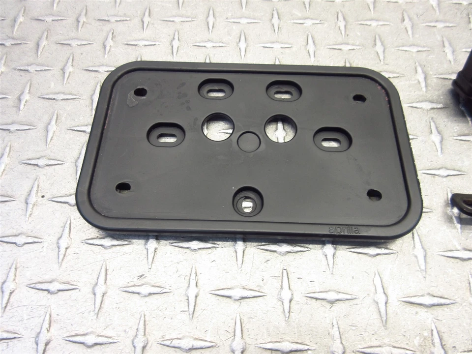 Aprilia Atlantic 500CC 2004 01-04 Scooter Trasero Guardabarros Placa Soporte de Montaje Foto 2 de 4