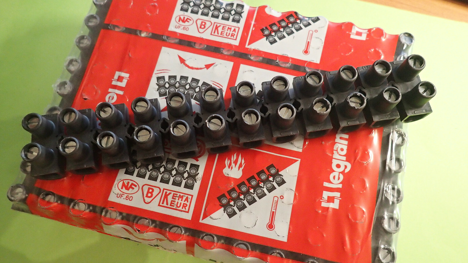 Domino Legrand 25mm2 noir barrette de connexion Nylbloc 34219 x10