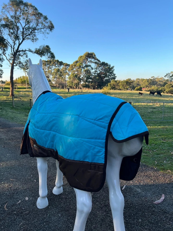 BLUE/BROWN STABLE HORSE RUG - 200G FILL - Image 3 of 4