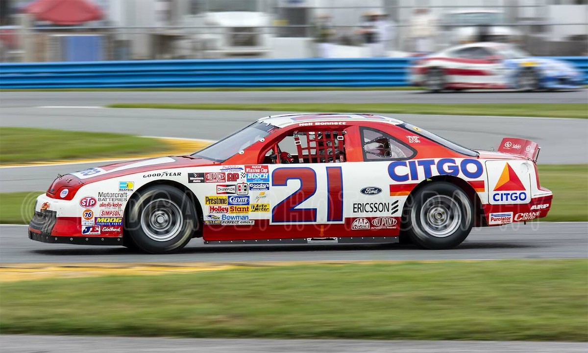 Ford Thunderbird Neil Bonnett NASCAR Vintage Classic Race