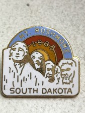 Vintage Enamel 1985 Mt Rushmore South Dakota Metal Lapel Pin