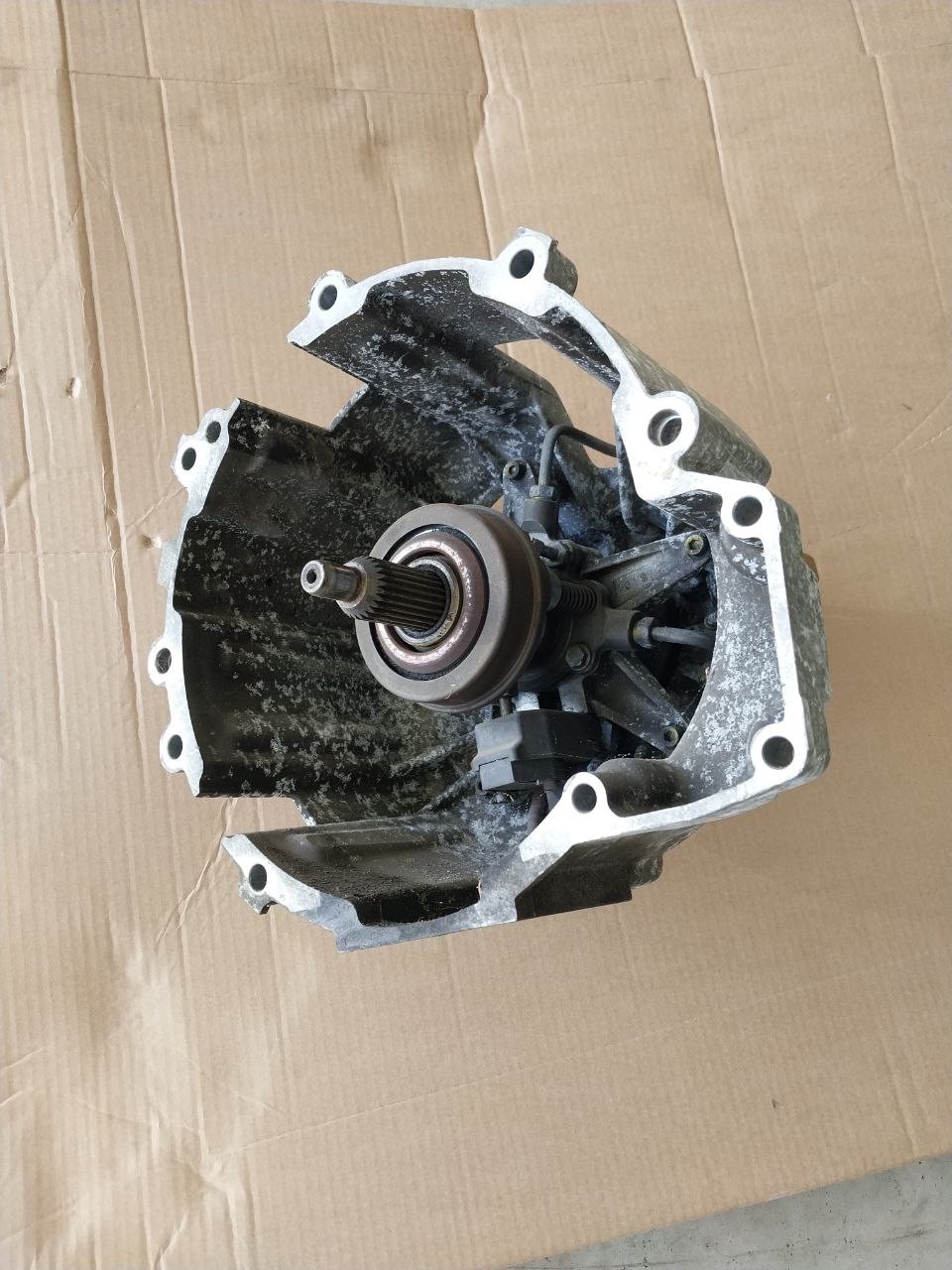 02-07 Maserati M138 Coupe 4200 F1 Transmission Clutch Bell Housing w/ Bearing