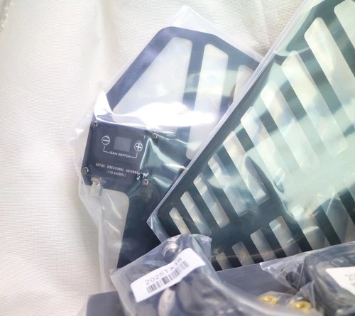 10 Channels Signal Distribution Antenna Amplifier Wireless Microphone System - Picture 3 of 10