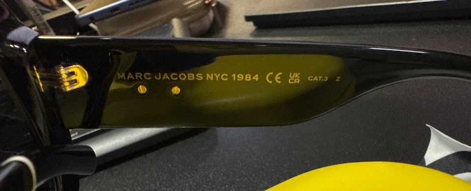 Marc Jacobs Polarized Grey Shaded Square Ladies Sunglasses CASE INCLUDED - Image 3 of 4