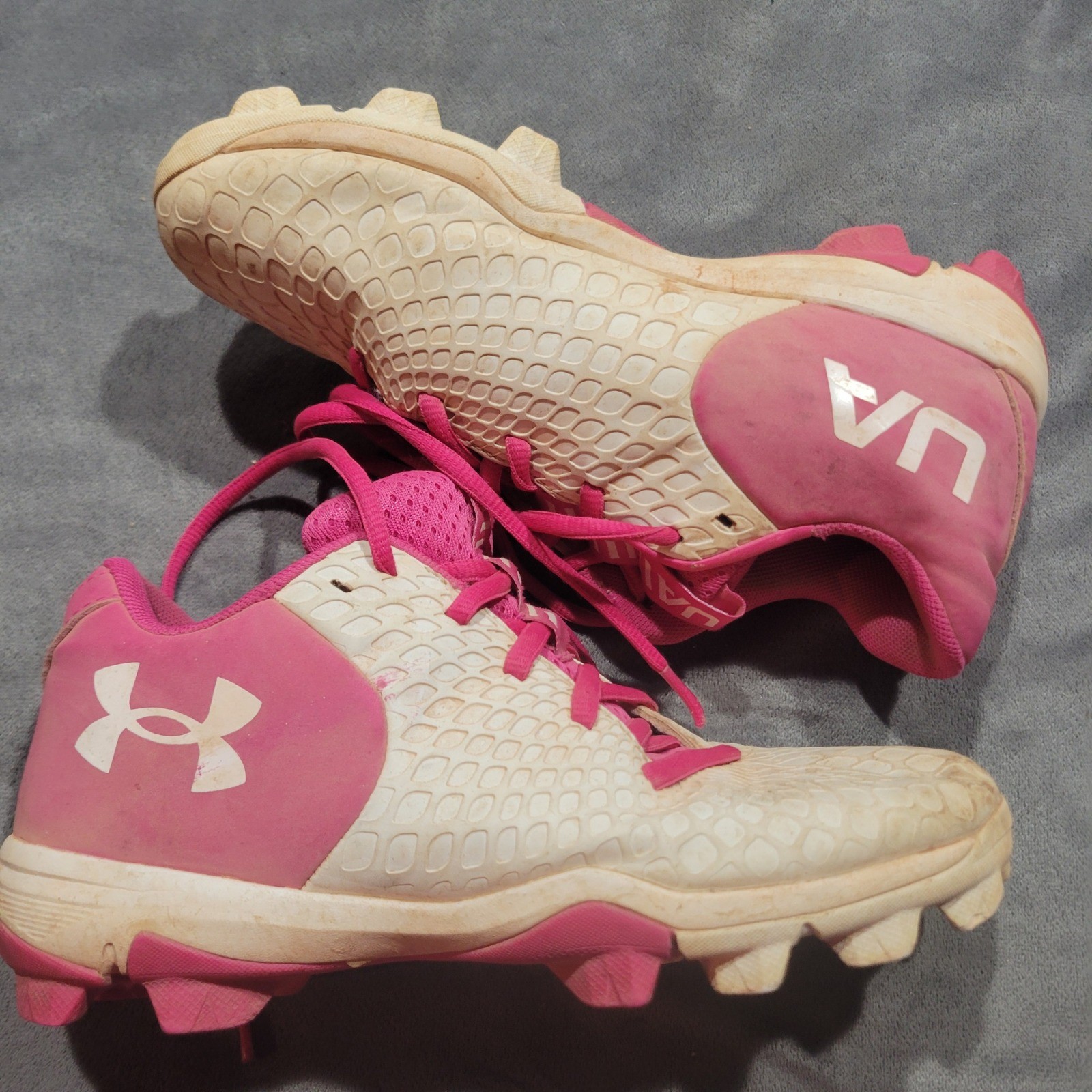 Under Armour Youth Girls Pink White Softball Cleats Shoes 3026607-101 Size 2.5Y thumbnail 4