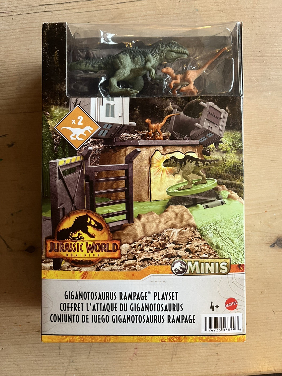 Jurassic World Dominion Minis Giganotosaurus Rampage Playset with 2 Dinosaurs