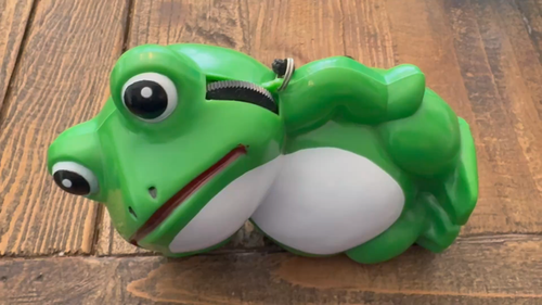 Vintage Tune-a-Frog  Radio New in Box - IT WORKS - Video 1 van 1