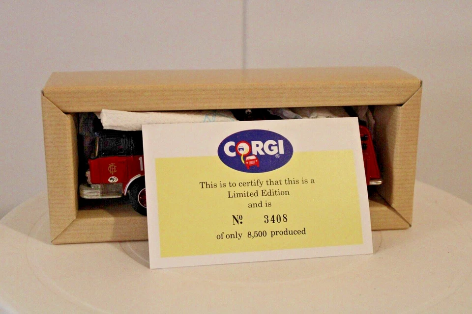Corgi Classics #98484 Mack CF Pumper - Chicago - Image 2 of 4