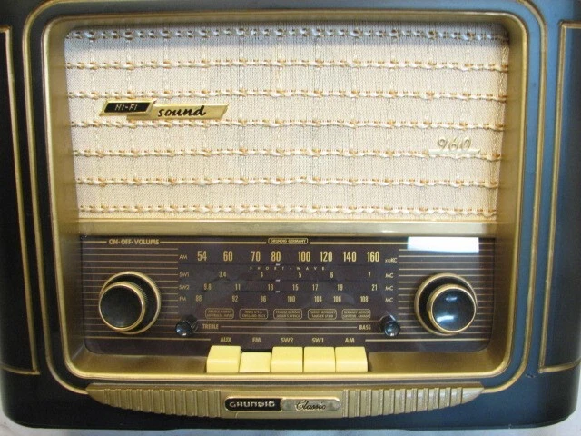 Radio estéreo de onda corta Grundig 50 aniversario estilo vintage clásico 960 AM/FM/SW Foto 2 de 4