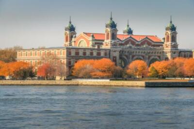 Wandbild: Skyline von Ellis Island vom Hudson River, New Yorker Stadtbild [...]