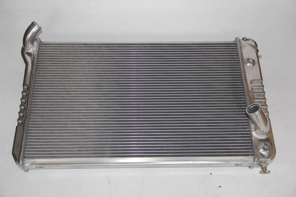3 ROW ALUMINUM RADIATOR FIT 1973 74 75 76 CHEVROLET CORVETTE 5.7L 7.4L V8 KKS478 — 第 2/4 张图片