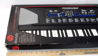 Soundz Black Deluxe Concert Keyboard 54 Keys with Mic New! Tested